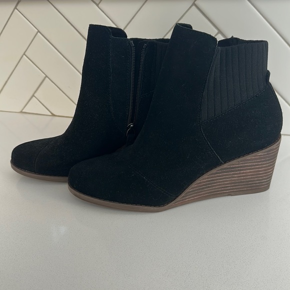 Tom’s Booties - Picture 1 of 4